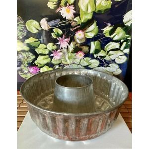 Large vintage antique metal pudding bundt cake mold 11"